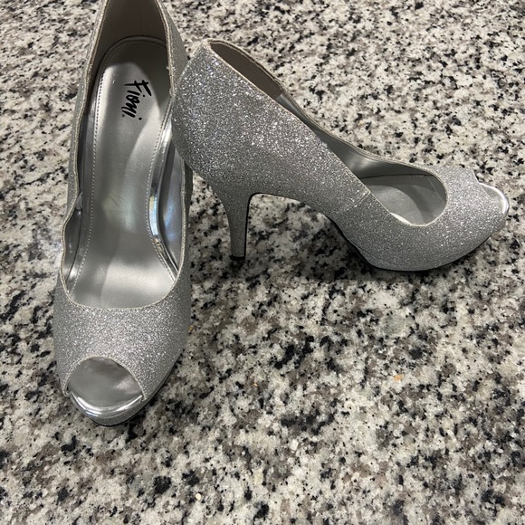 silver heels size 10
